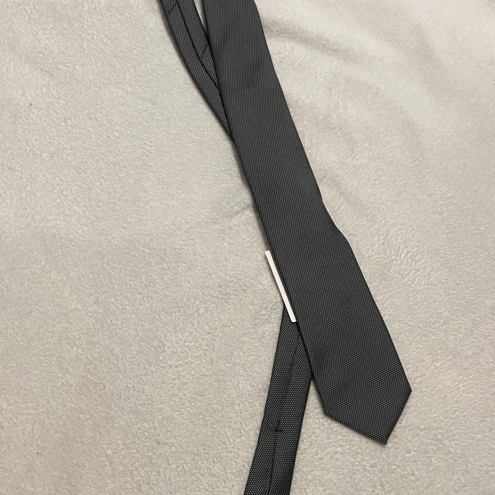 Perry Ellis Portfolio Black and Gray Micro-Textured Men's Tie - Picture 3 of 5